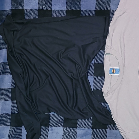 Made in USA.  Batman tee with velcro cape.  Worn but no issues.  Size XL - Picture 11 of 13